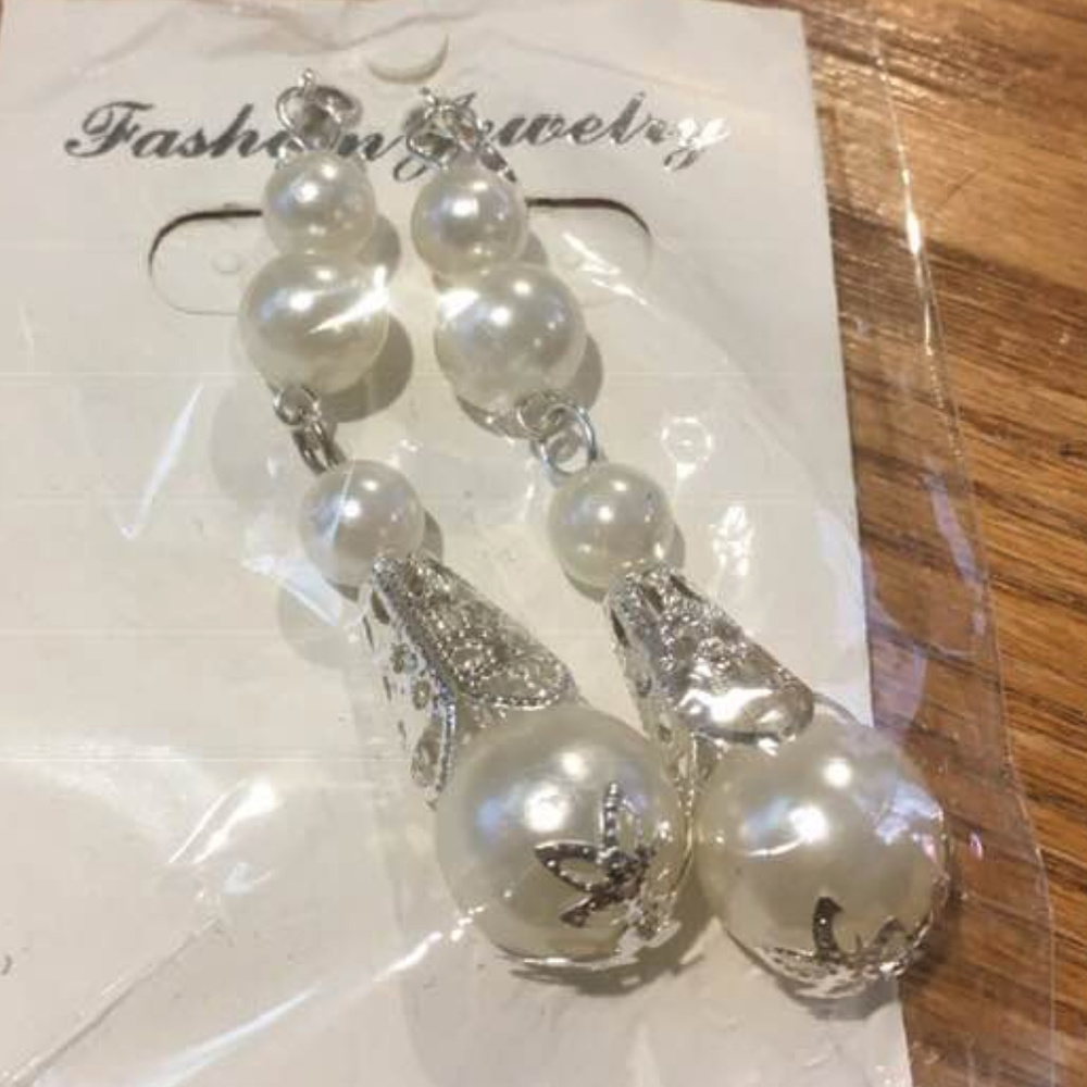Fashion Jewelry SILVER & PEARL BANGLE EARRINGS